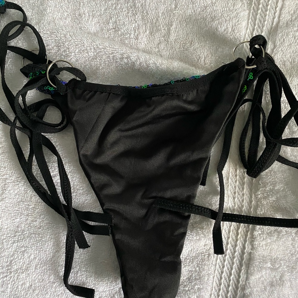 2-piece - Picture 3 of 5